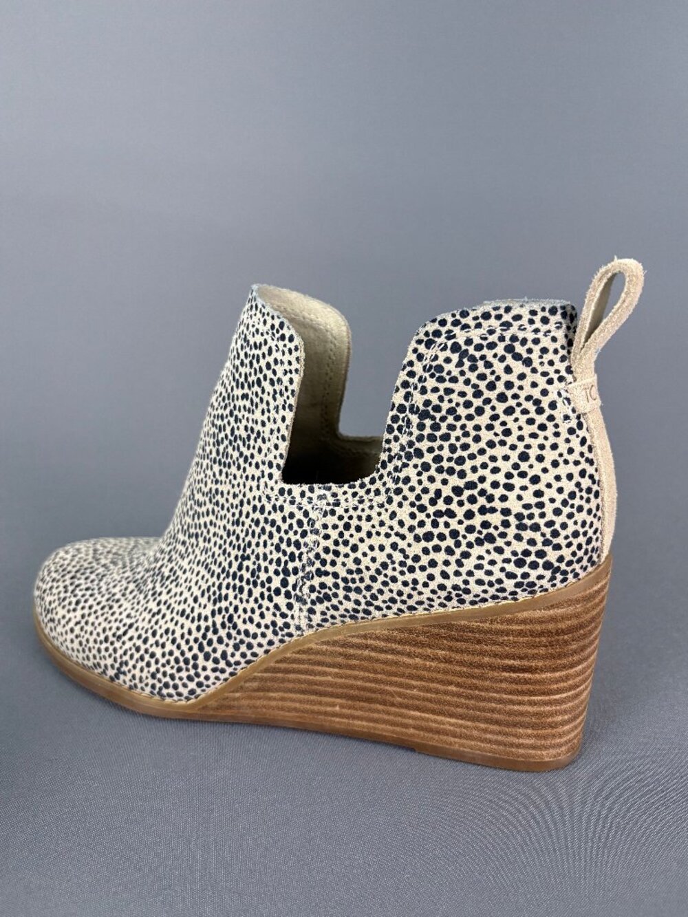 TOMS Kallie Macadamia Mini Cheetah Suede Wedge Booties Size 9 - Picture 3 of 9